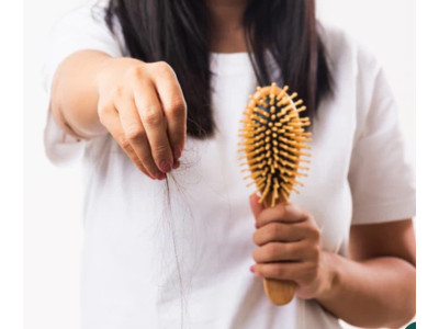 Почему выпадают волосы во время менопаузы? Причины и способы решения проблемы
