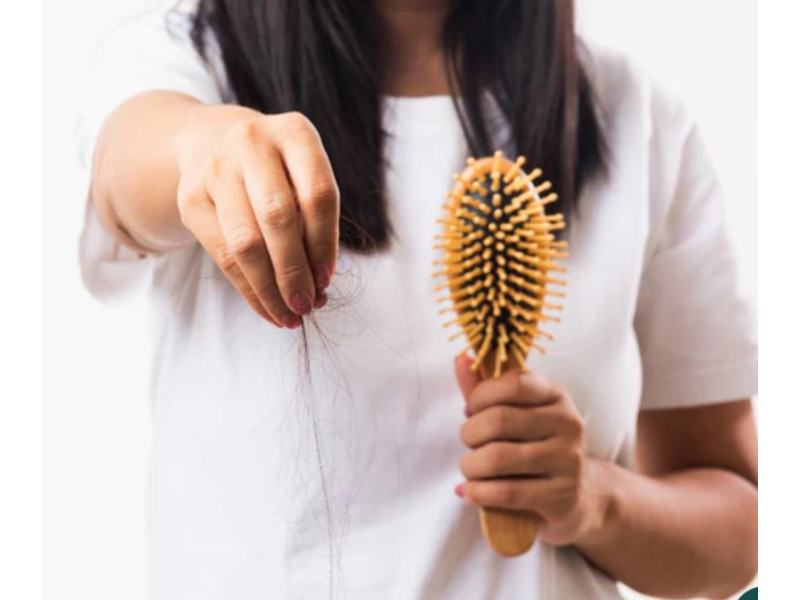 Почему выпадают волосы во время менопаузы? Причины и способы решения проблемы