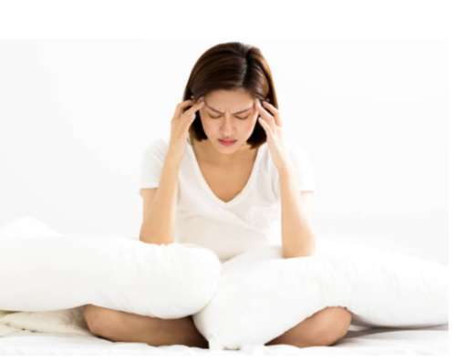 Фото у женщины болит голова